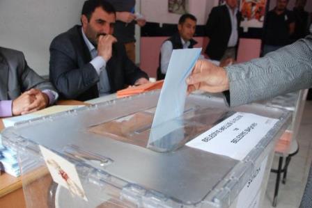 Azərbaycanda 104 yaşlı kişi səs verib